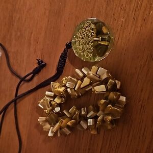 📢2 for $20  Tree of life with coloured shell braceler